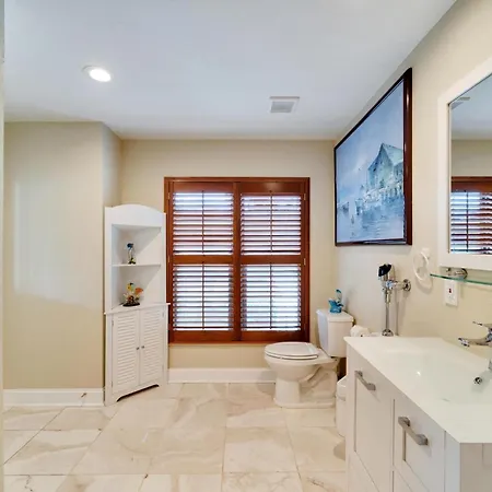 Quiet Waterfront Tiny Home Private Get Away